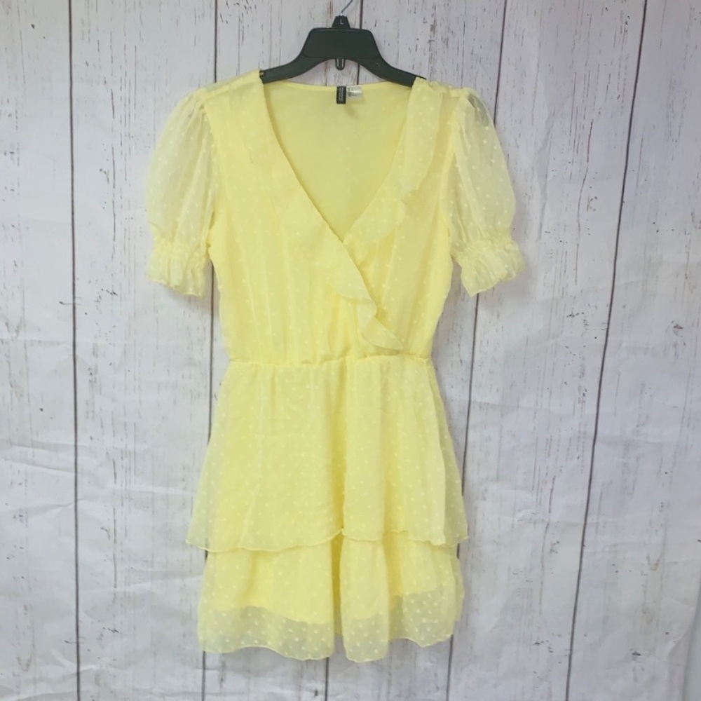 🔥HOT🔥 H&M TIERED YELLOW CLIP DOT MINI DRESS V NECK SHORT SLEEVE SIZE SMALL